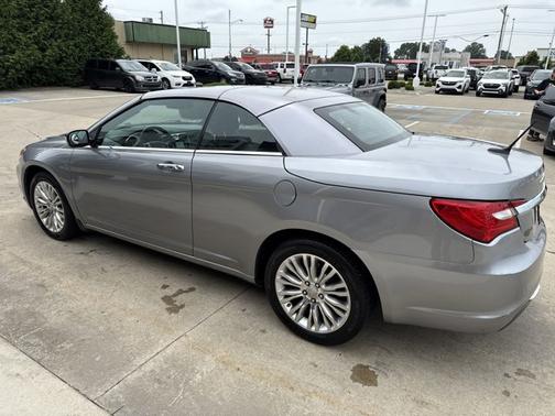 2013 Chrysler 200 Limited