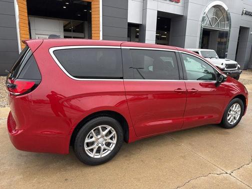 Red Hot Pearlcoat 2027 Chrysler Pacifica L