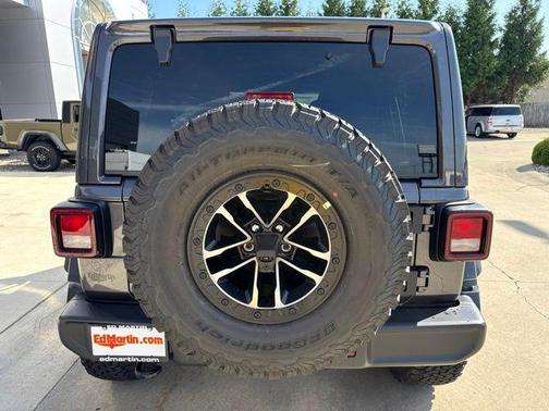 Granite Crystal Metallic Clearcoat 2027 Jeep Wrangler Willys