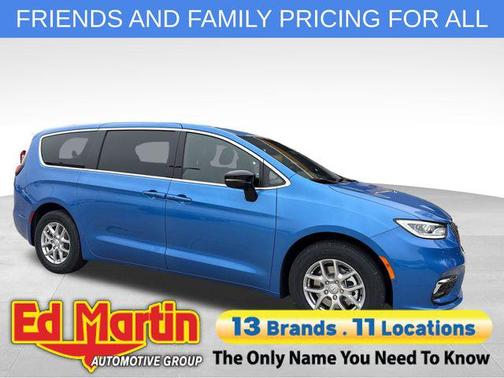 Hydro Blue Pearlcoat 2026 Chrysler Pacifica L