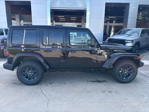 Black Clearcoat 2026 Jeep Wrangler 85th Anniversary