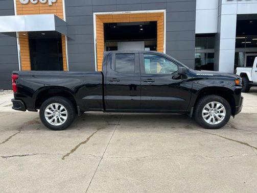 Black 2019 Chevrolet Silverado 1500 Custom