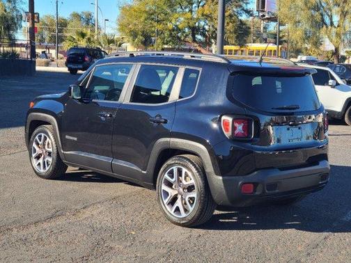 Photo 4 of 26 of 2015 Jeep Renegade Latitude