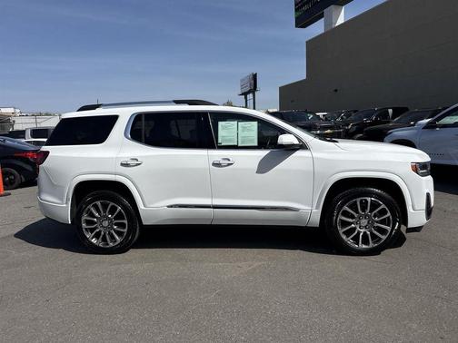 2023 GMC Acadia Denali