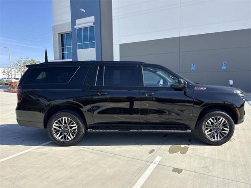 2025 Chevrolet Suburban 4WD Z71