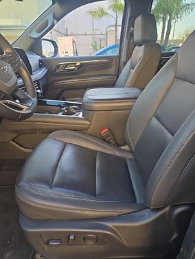 2025 Chevrolet Suburban 4WD Z71