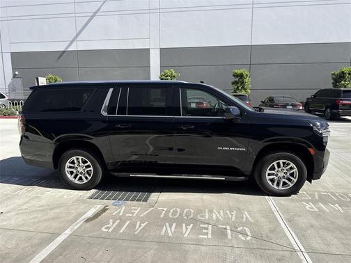 2024 Chevrolet Suburban LT