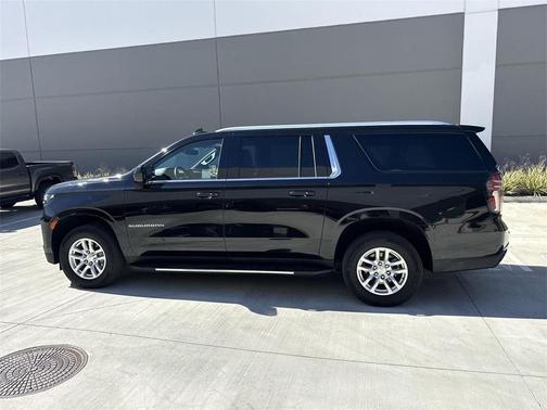 2024 Chevrolet Suburban LT