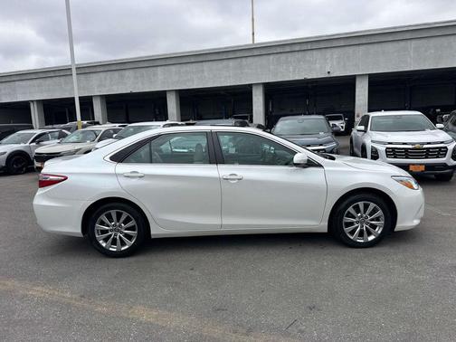 Blizzard Pearl 2015 Toyota Camry XLE