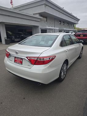 Blizzard Pearl 2015 Toyota Camry XLE