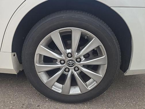 Blizzard Pearl 2015 Toyota Camry XLE