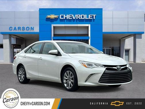 Blizzard Pearl 2015 Toyota Camry XLE