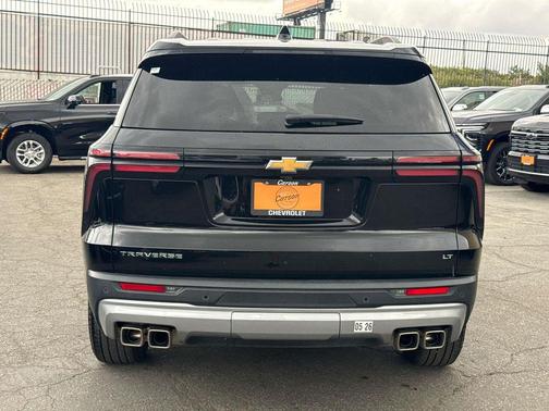 Mosaic Black Metallic 2024 Chevrolet Traverse LT