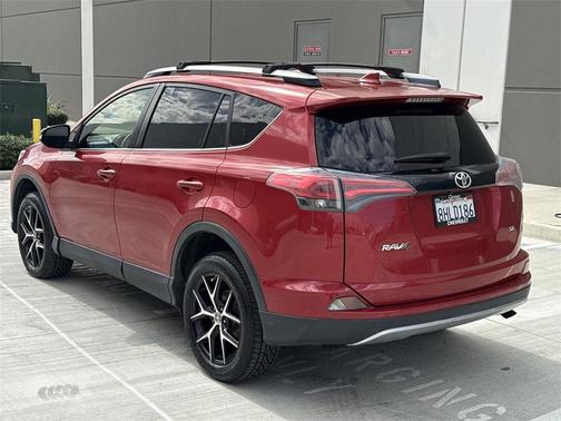 2017 Toyota RAV4 SE