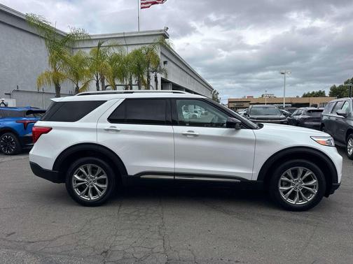 OXFORD WHITE 2023 Ford Explorer Limited