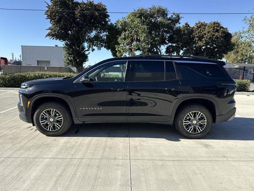 Mosaic Black Metallic 2024 Chevrolet Traverse LT