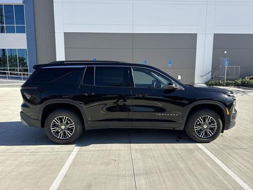 Mosaic Black Metallic 2024 Chevrolet Traverse LT