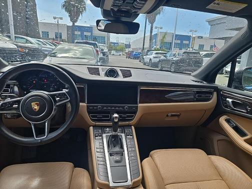 2021 Porsche Macan Base