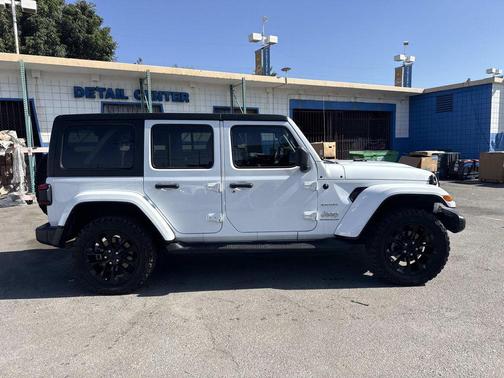 Bright White Clearcoat 2023 Jeep Wrangler 4xe Sahara