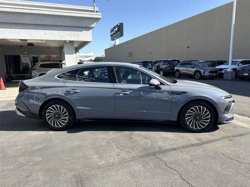 2025 Hyundai SONATA Hybrid SE