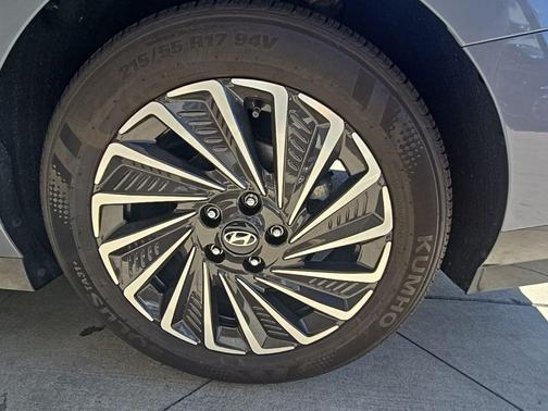 2025 Hyundai SONATA Hybrid SE