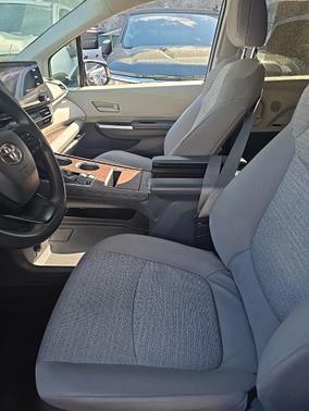 2023 Toyota Sienna LE