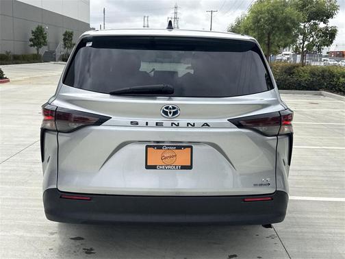 2023 Toyota Sienna LE