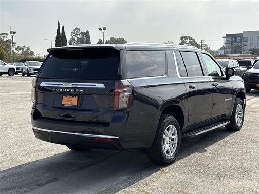 2024 Chevrolet Suburban LT