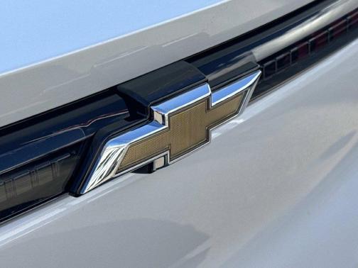 Pearl 2024 Chevrolet Equinox EV 2LT