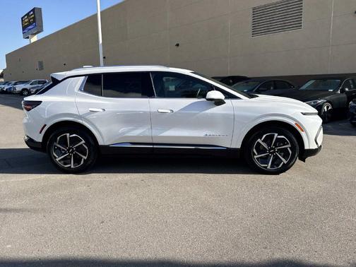 Pearl 2024 Chevrolet Equinox EV 2LT