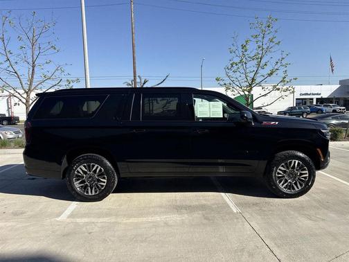 Black 2025 Chevrolet Suburban 4WD Z71