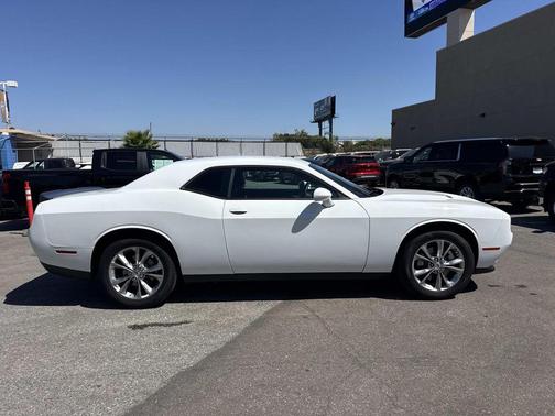 White Knuckle Clearcoat 2023 Dodge Challenger SXT