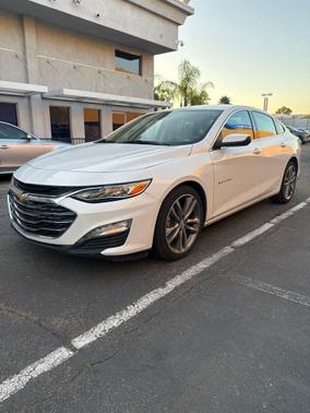 Summit White 2024 Chevrolet Malibu FWD 2LT
