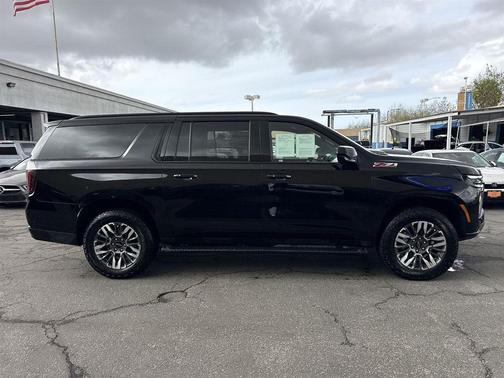 2025 Chevrolet Suburban 4WD Z71