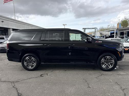 2025 Chevrolet Suburban 4WD Z71