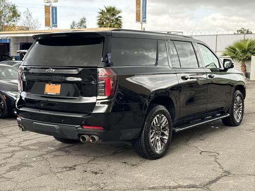 2025 Chevrolet Suburban 4WD Z71