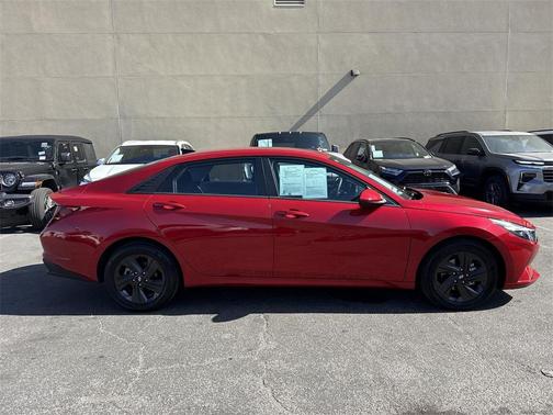 2022 Hyundai ELANTRA SEL