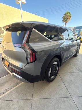 Pebble Gray 2024 Kia EV9 Light Long Range