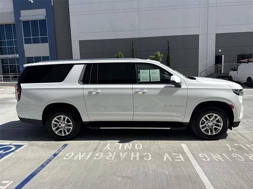 2024 Chevrolet Suburban LT