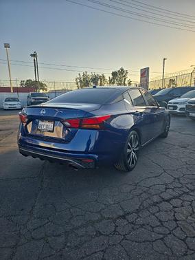 2021 Nissan Altima SR FWD