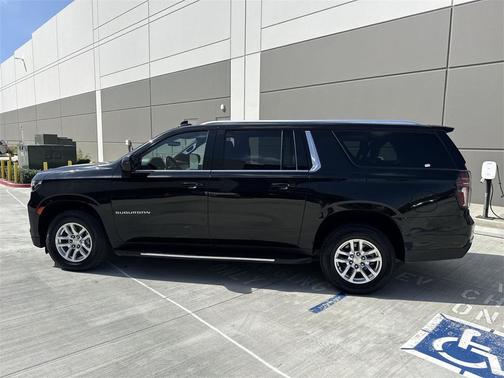 2024 Chevrolet Suburban LS