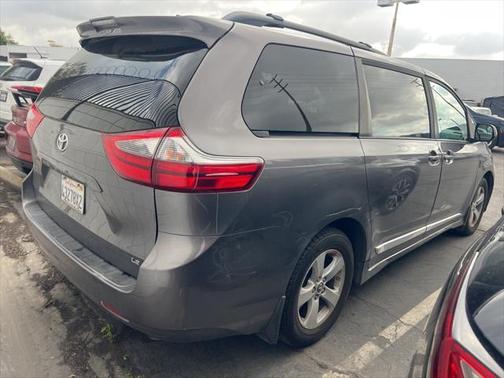 2020 Toyota Sienna LE