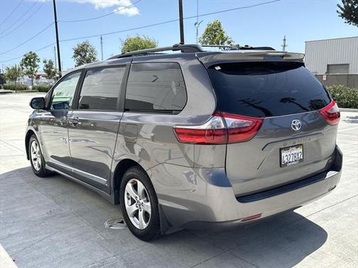 2020 Toyota Sienna LE