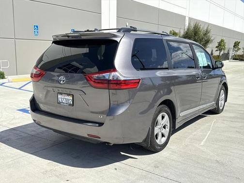 2020 Toyota Sienna LE