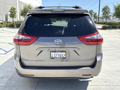 2020 Toyota Sienna LE