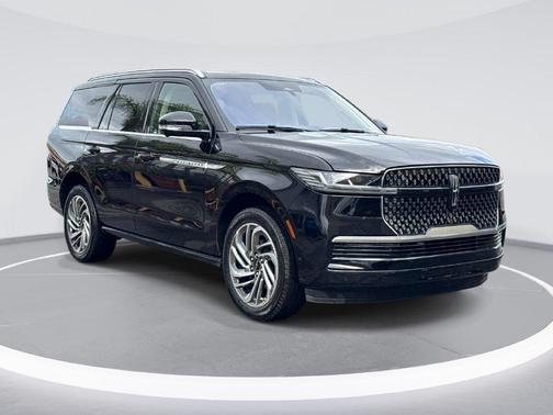Black Metallic 2025 Lincoln Navigator Reserve