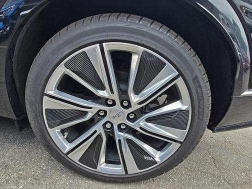 2024 Cadillac LYRIQ Luxury w/1SE