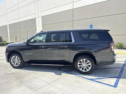 2023 Chevrolet Suburban Premier