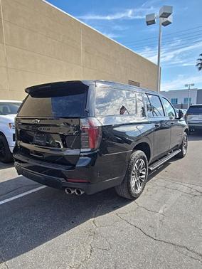 2025 Chevrolet Suburban 4WD Z71