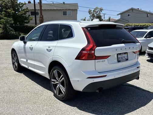 2019 Volvo XC60 Recharge Plug-In Hybrid T8 Momentum